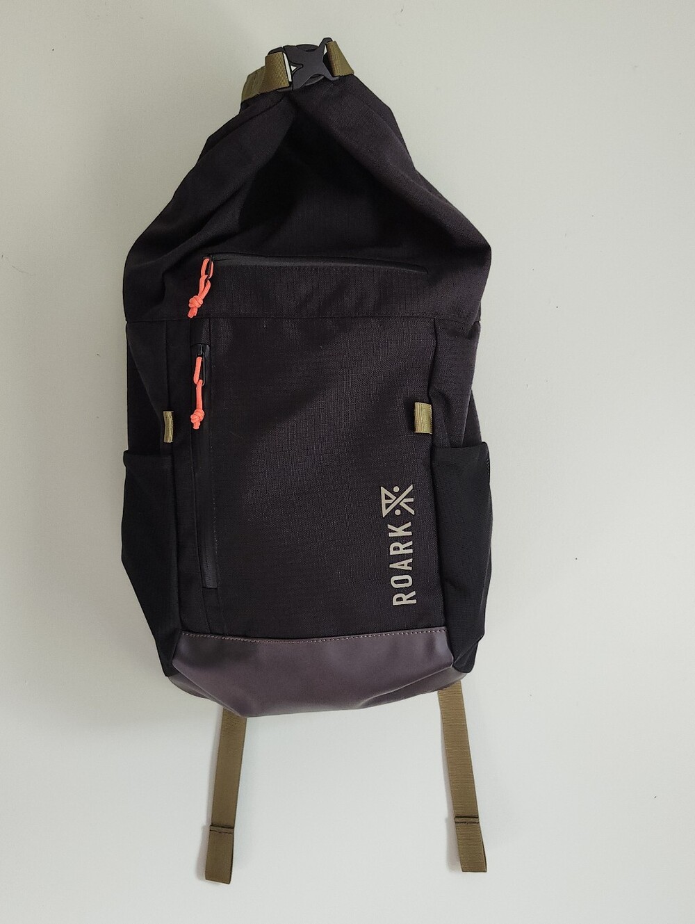 ROARK 27L 2.0 Passenger RA249 Travel Backpack Laptop pkt Black/Olive NWOT
